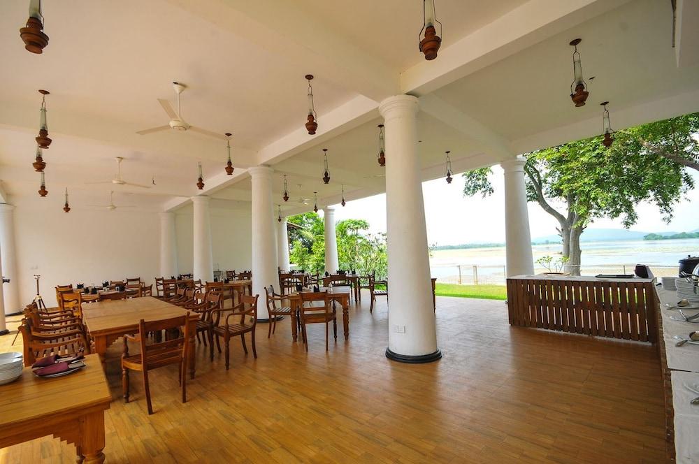 Oga Reach Hotel Tissamaharama Exterior foto
