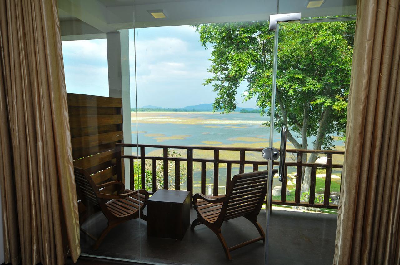 Oga Reach Hotel Tissamaharama Exterior foto