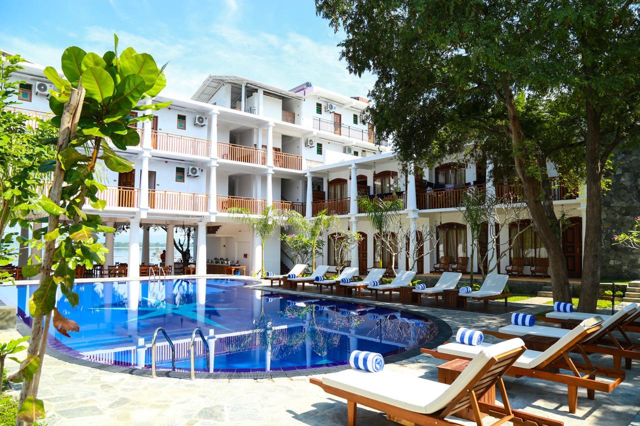 Oga Reach Hotel Tissamaharama Exterior foto